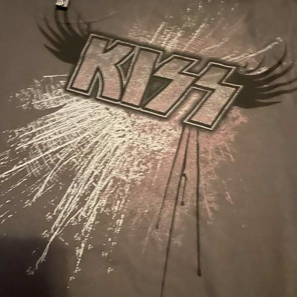 Kiss Grey T-Shirt By Designbyhumans Size XXL - Picture 2 of 8